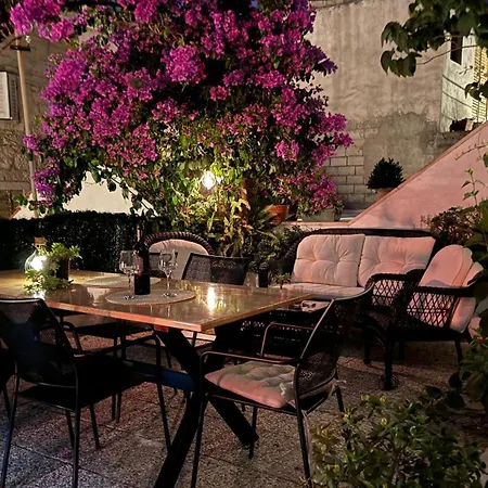 Apartments With Parking Space Trogir - 12152 Apartman Trogir