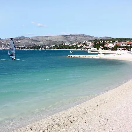 Apartman Apartments With Parking Space Trogir - 12152