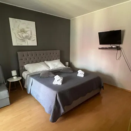 Apartment Apartments With Parking Space Trogir - 12152