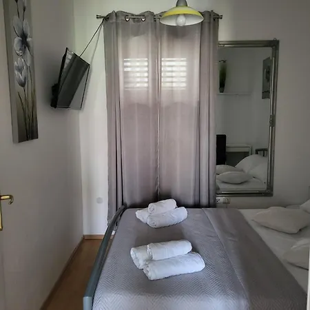 Apartment Apartments With Parking Space Trogir - 12152 Trogir