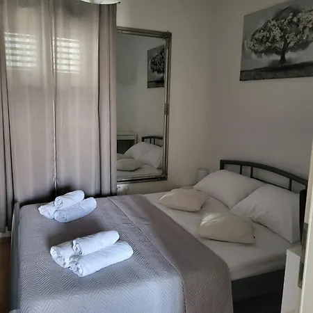Apartments With Parking Space Trogir - 12152 * Trogir