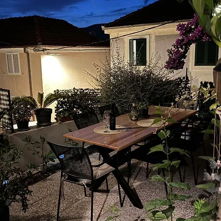 Apartment Apartments With Parking Space Trogir - 12152 Trogir