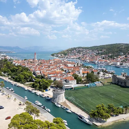 Apartments With Parking Space Trogir - 12152 * Trogir