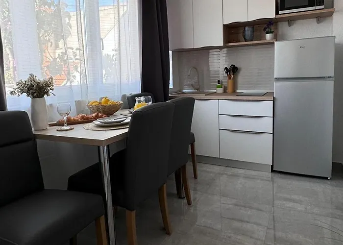 Apartman With Parking Space - 12152 *